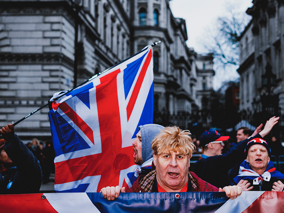 2/9&emsp;&emsp;&emsp;&emsp;Brexit supporters demonstrate at Downing Street