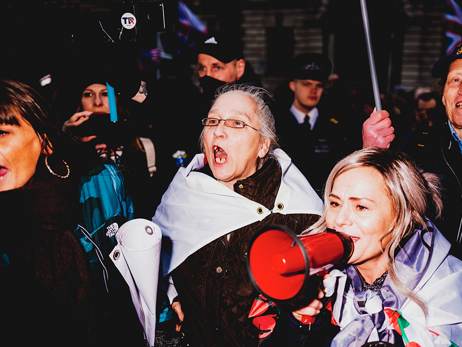 3/9&emsp;&emsp;&emsp;&emsp;Brexit supporters demonstrate in Westminster