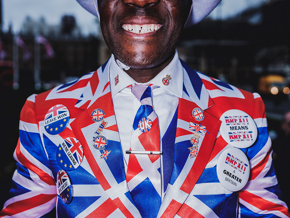 5/9&emsp;&emsp;&emsp;&emsp;A Brexit supporter at Parliament Square