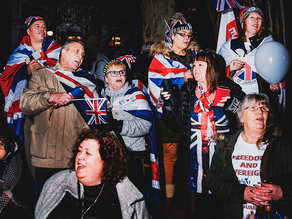 6/9&emsp;&emsp;&emsp;&emsp;Brexit supporter in Westminster