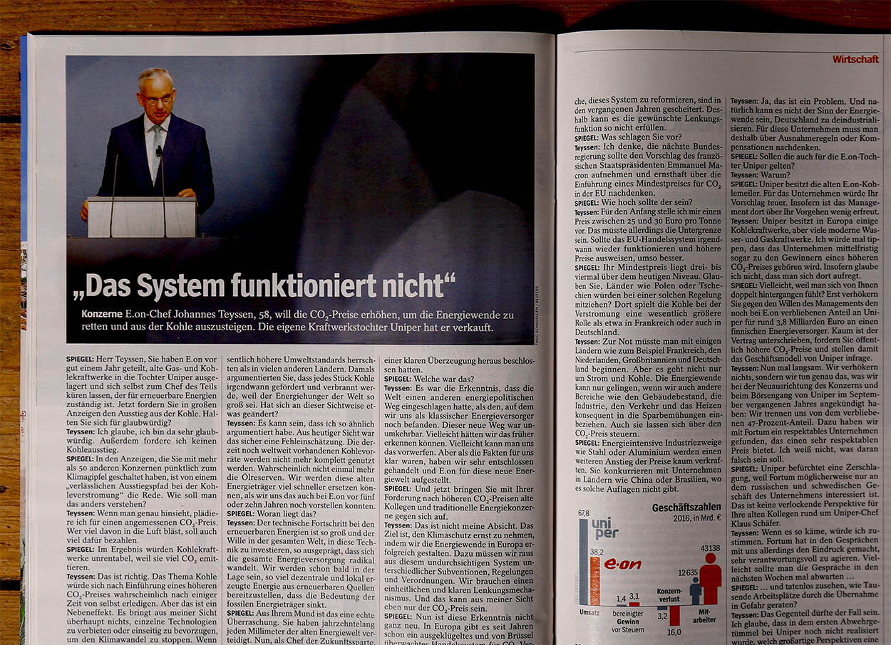 AGENDA Magazine - Cyber Crime Frankfurt/Main - Agency: Zimmermann Editorial - Client: Deutsche Bank - 2017