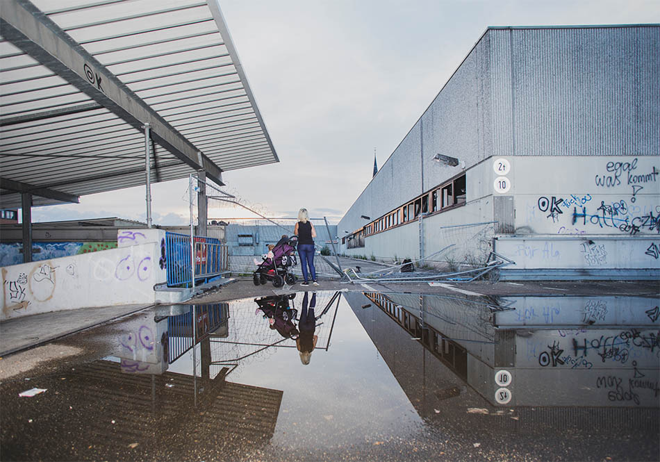 4/9 A woman at a closed department store, Zeit Online Heimatreporter - Eschweiler 2017/07/21
