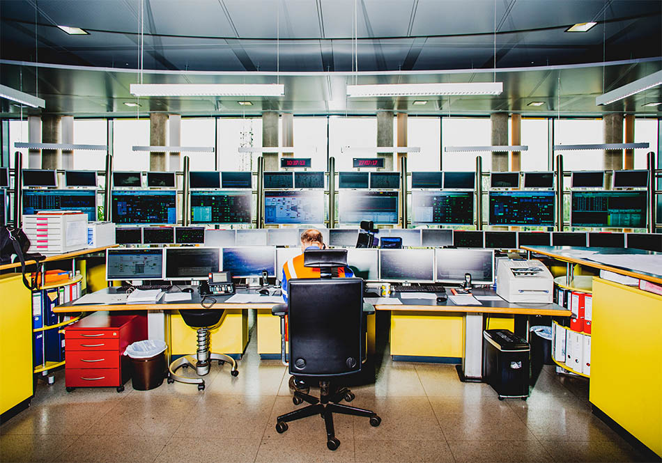 5/9 An employee at an office in the coal-fired power plant Weisweiler, >Zeit Online Heimatreporter - Eschweiler 2017/07/21