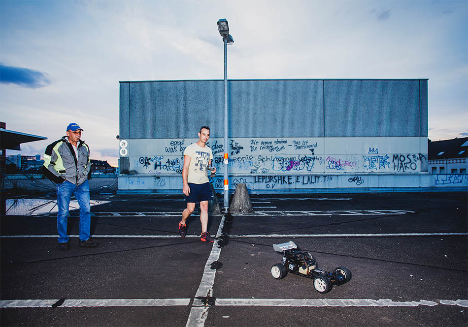 9/9 A security guard sends off a man from a parking deck, Zeit Online Heimatreporter - Eschweiler 2017/07/21