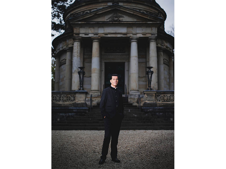 16/20&emsp;&emsp;&emsp;&emsp;Priest Wolfgang Picken, Bonn, 2018. For THEO magazin THEO - das katholische Magazin Pfarrer Wolfgang Picken - Bonn Bad Godesberg - 31.10.2018