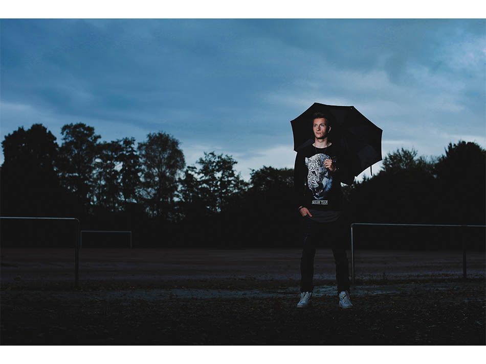 7/20&emsp;&emsp;&emsp;&emsp;Marco Reus on his first ground of PTSV Dortmund, 2014. For 11FREUNDE