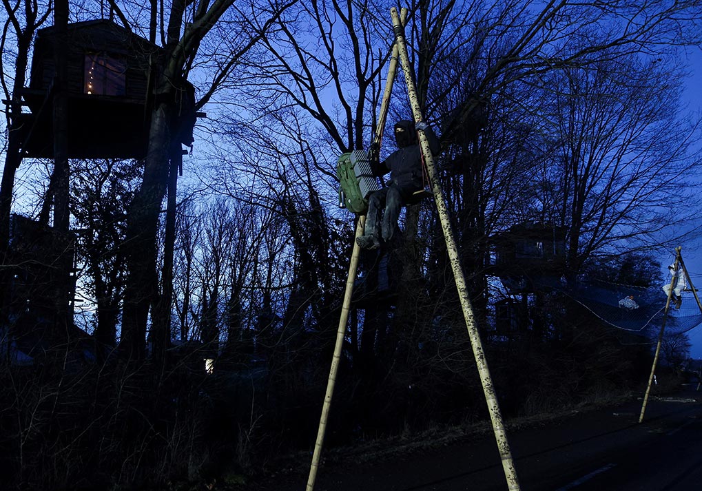 8/10&emsp;&emsp;&emsp;&emsp;Activists in Luetzerath, 2023.