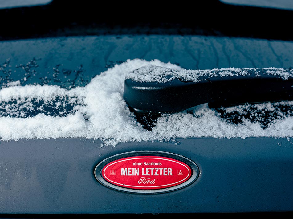 7/7&emsp;&emsp;&emsp;&emsp;Protest sign on a Ford, Saarlouis, 2022.