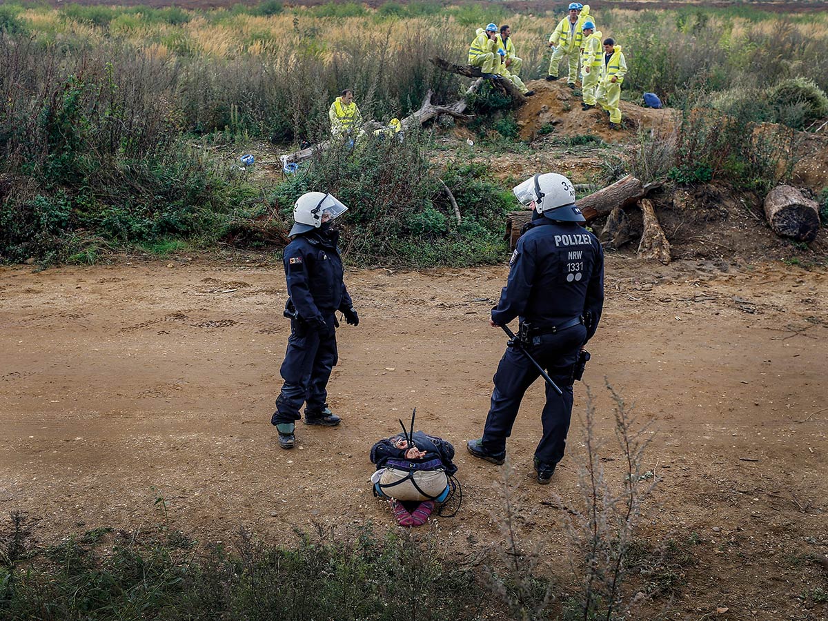 6/16&emsp;&emsp;&emsp;&emsp;Police officers arrest an activist at Hambacher Forst, 2018