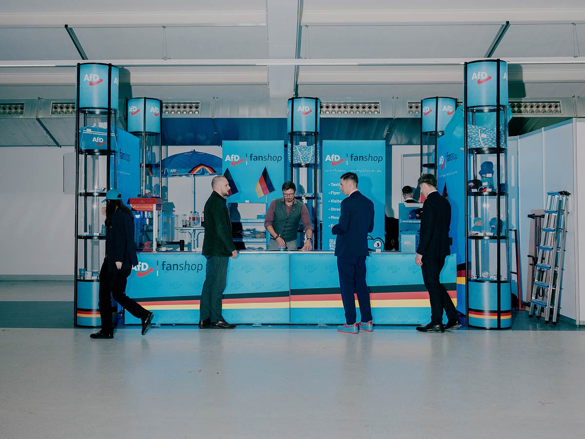 19/21 Merchandise shop at the founding of the new youth organisation „Generation Deutschland“, Giessen, 2025