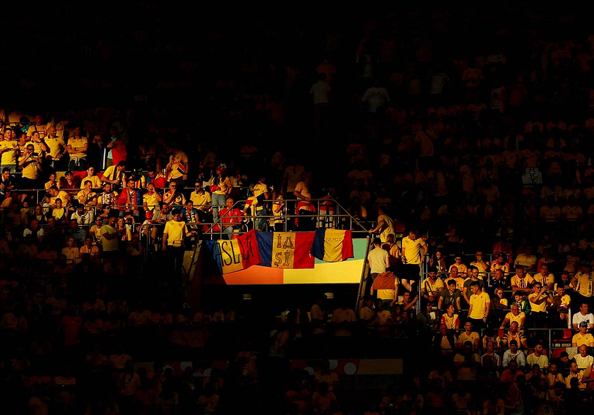 1/25&emsp;&emsp;&emsp;&emsp;Romania fans in Cologne
