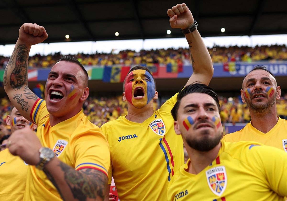 11/25&emsp;&emsp;&emsp;&emsp;Romania fans in Cologne