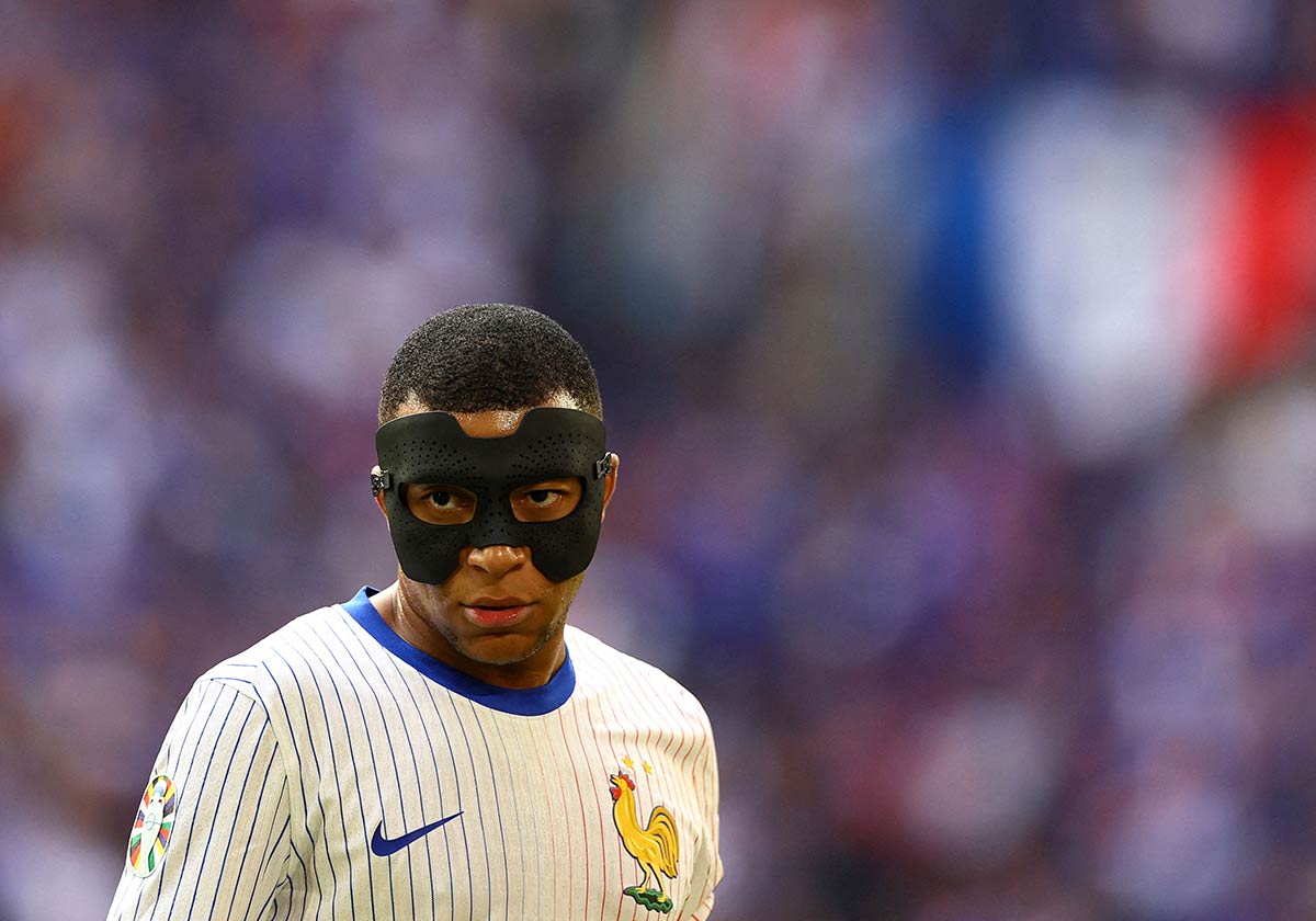 16/25&emsp;&emsp;&emsp;&emsp;France's Kylian Mbappe in Dusseldorf