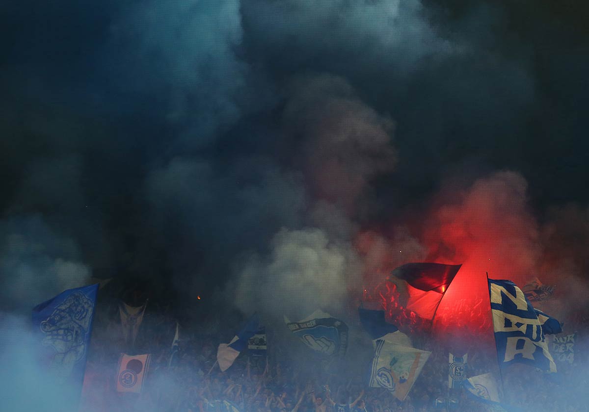 1/21&emsp;&emsp;&emsp;&emsp;Schalke fans 2022