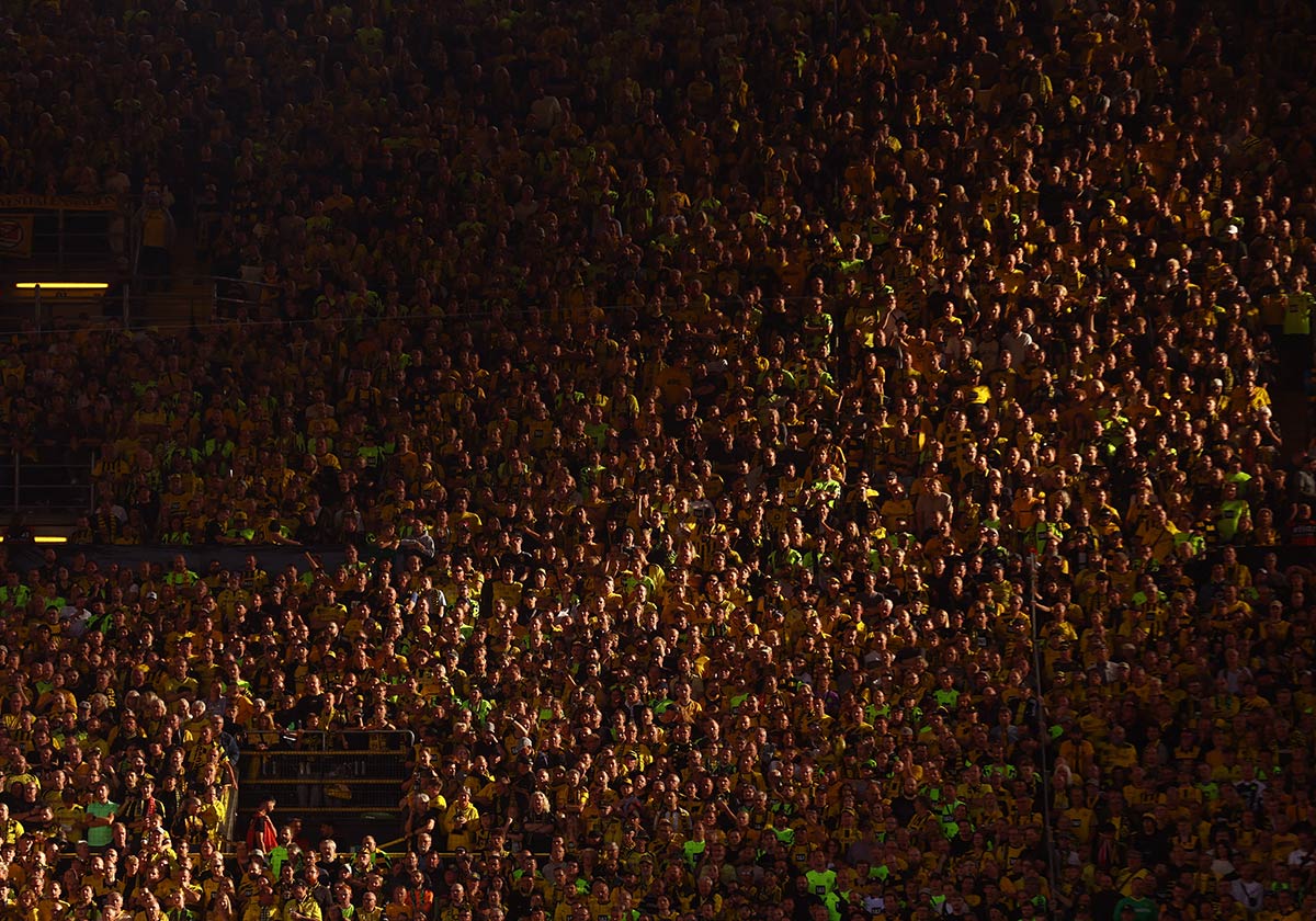 2/21&emsp;&emsp;&emsp;&emsp;Borussia Dortmund fans 2025