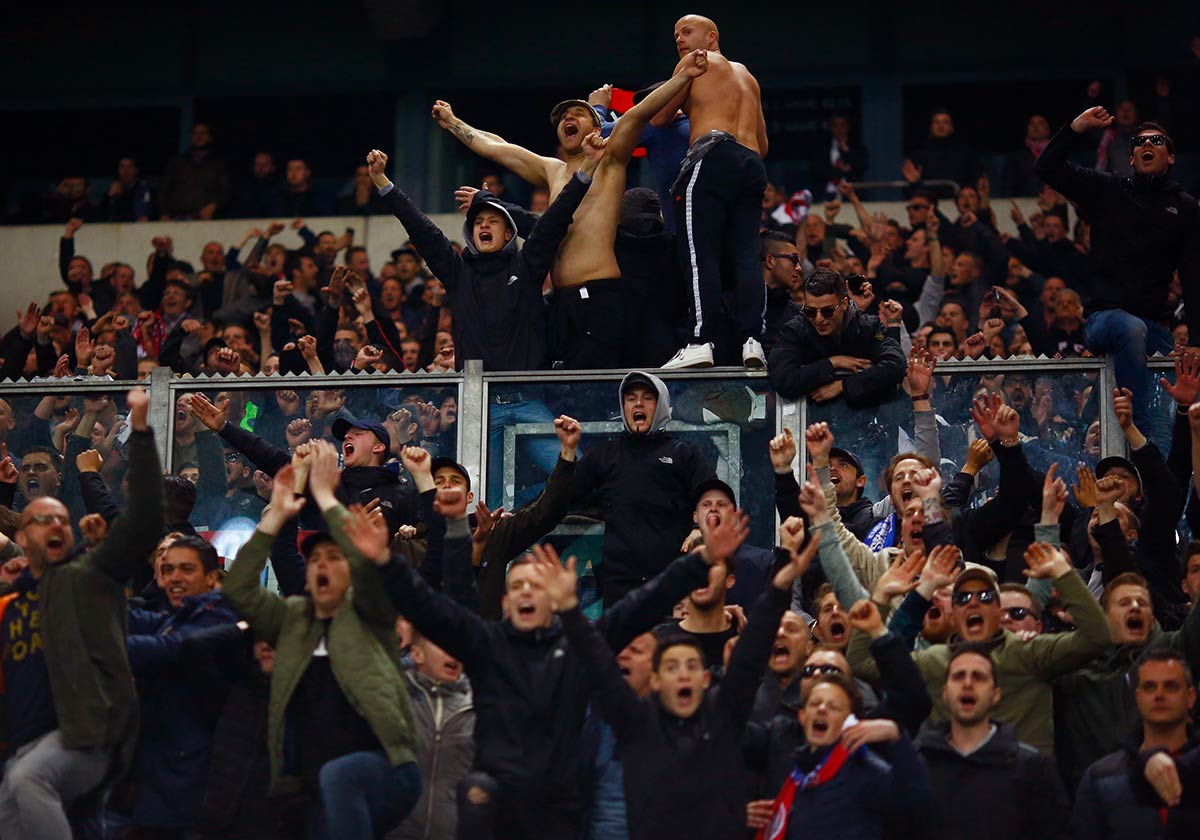 3/21&emsp;&emsp;&emsp;&emsp;Ajax Amsterdam fans 2017