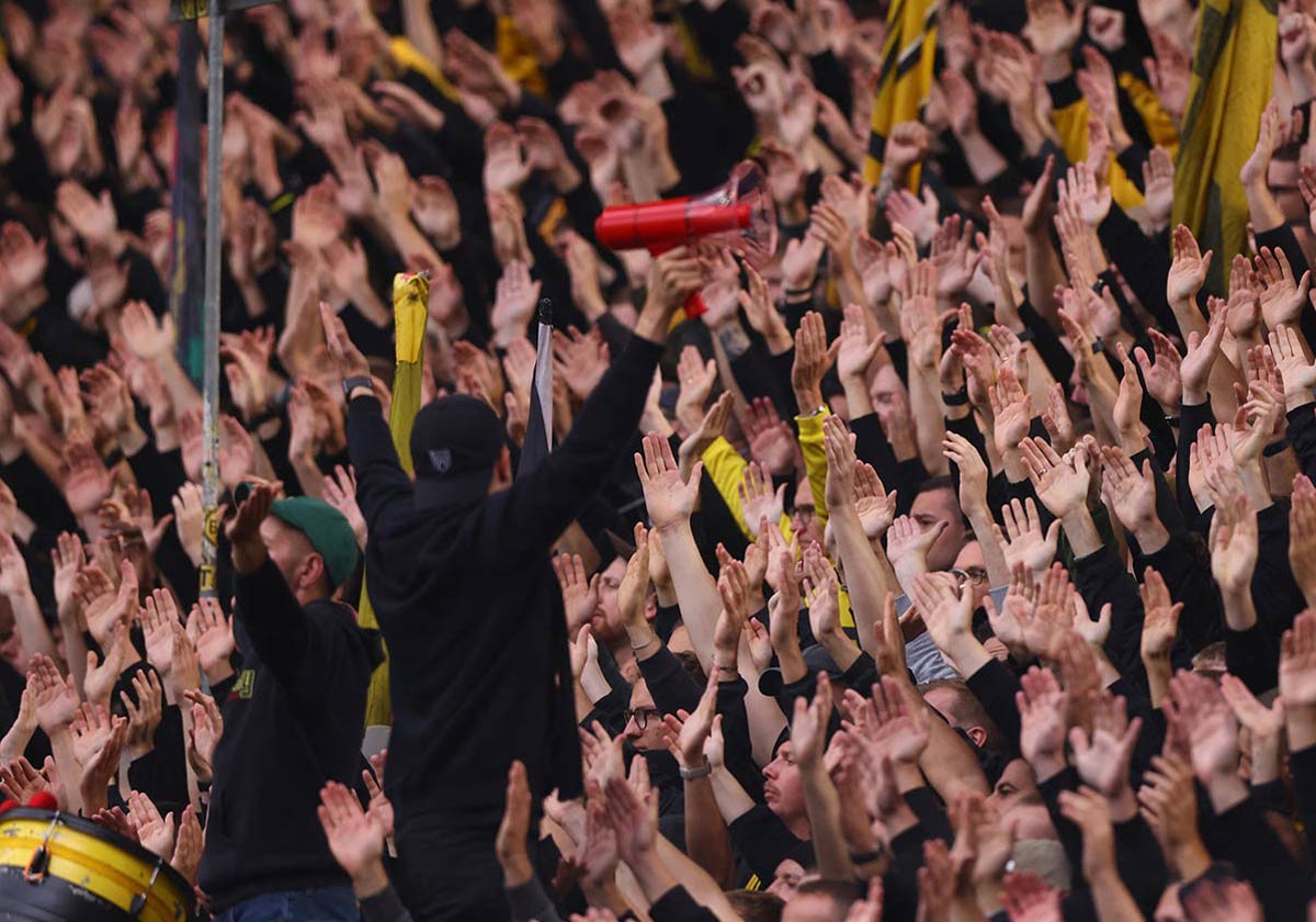 12/21&emsp;&emsp;&emsp;&emsp;Borussia Dortmund fans 2025