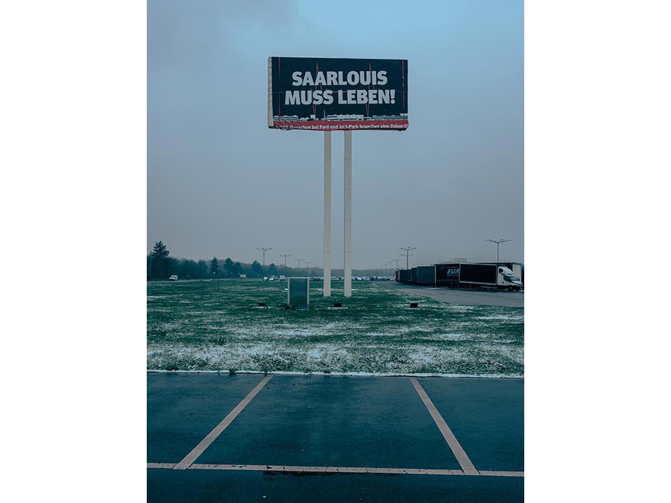 4/7&emsp;&emsp;&emsp;&emsp;Empty parking space at Ford plant Saarlouis, 2022.