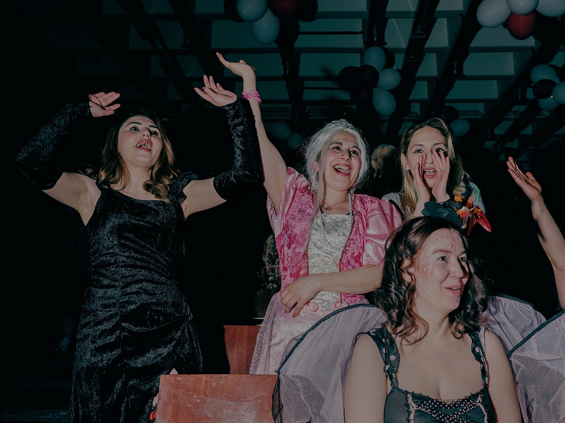 3/8&emsp;&emsp;&emsp;&emsp;Carnival in prison - personal project