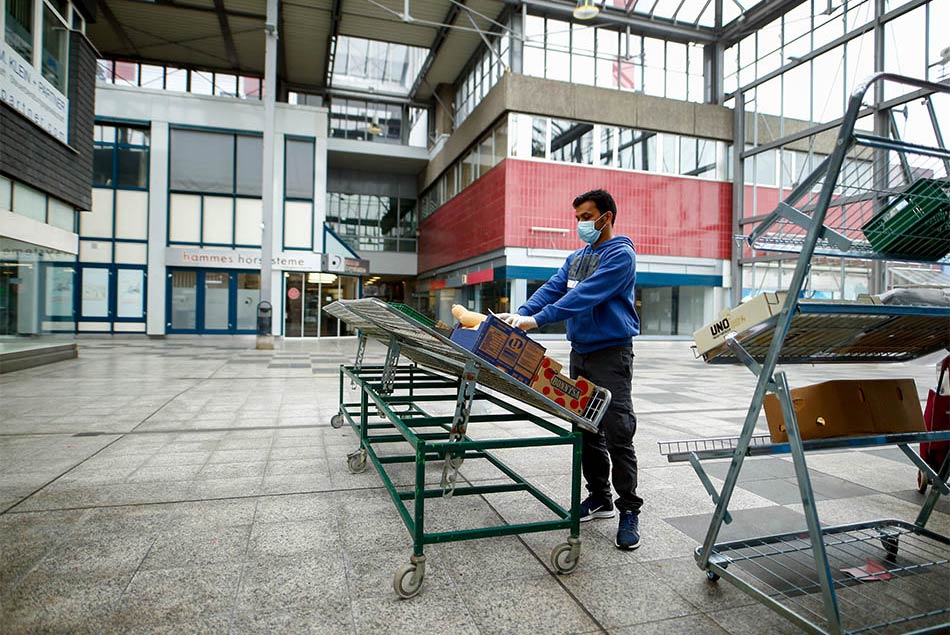 1/10&emsp;&emsp;&emsp;&emsp;In a shopping mall during first Lockdown admit the spread of the coronavirus disease in Leverkusen, Germany, March 20, 2020