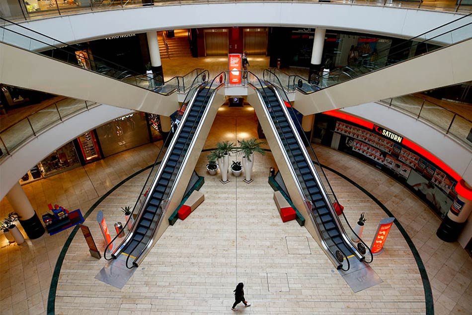 9/10&emsp;&emsp;&emsp;&emsp;An empty shopping mall during lockdown admit the spread of the coronavirus disease in Leverkusen, Germany, March 20, 2020