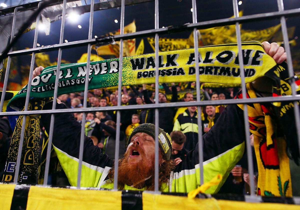 12/22&emsp;&emsp;&emsp;&emsp;Borussia Dortmund fans before the match