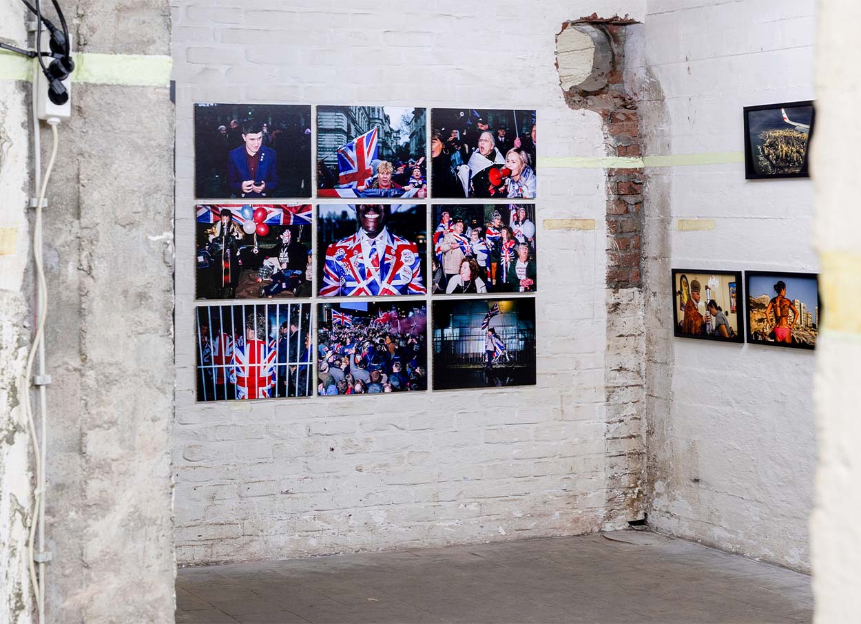 1/8&emsp;&emsp;&emsp;&emsp;‚Sorry we’re leaving‘ - Wegsehen zwecklos, Hochbunker Elsassstrasse, Cologne, Int. Photoszene Festival, 2025